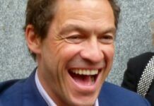 Dominic_West_at_the_premiere_of_Pride,_2014_Toronto_Film_Festival_(cropped_2).jpg