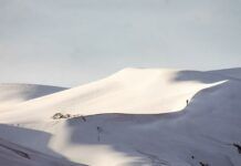 白雪蓋黃沙！撒哈拉沙漠40年3度降雪，部分地區積雪40cm