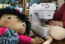 美國女子為殘疾兒童定製娃娃，每個100美元已經賣出300個