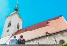 它是布拉迪斯拉發最大、最好的教堂，也是最古老的教堂之一