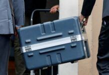 3月14日，埃塞俄比亞航空公司失事客機的「黑匣子」被送到法國民航安全調查分析局。（路透社）