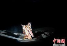 4月20日晚，藏文化史詩劇《文成公主》在拉薩再度開演。何蓬磊 攝