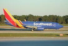 1599px-Southwest_Airlines_Boeing_737-700_(2014_livery).jpg