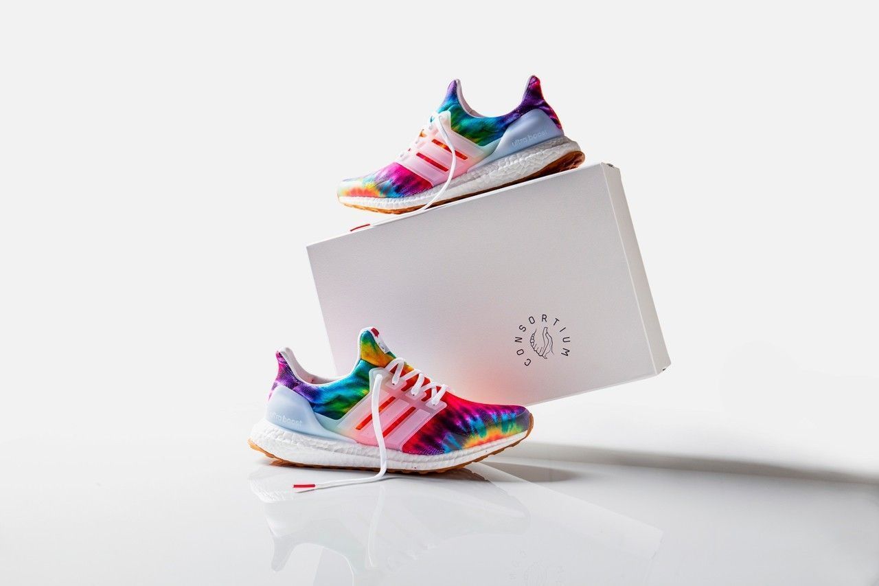 致敬傳奇音樂祭50年 Adidas最高支線聯名款 迷幻渲染風 限定球鞋上市 Xoer