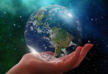 Globe-Earth-America-World-Usa-Hand-South-America-3984876.jpg