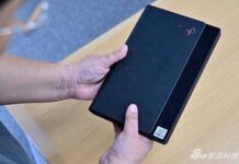 首款折疊屏電腦ThinkPad X1 Fold初上手 小機身有大空間