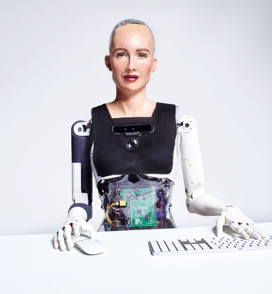 疫情的推動！世上第一個擁有公民身份的機器人　網紅「Sophia」將開始量產