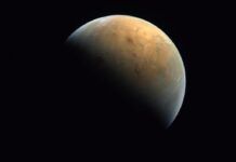 阿聯酋”希望號”探測器成功拍到並發回第一張火星照片