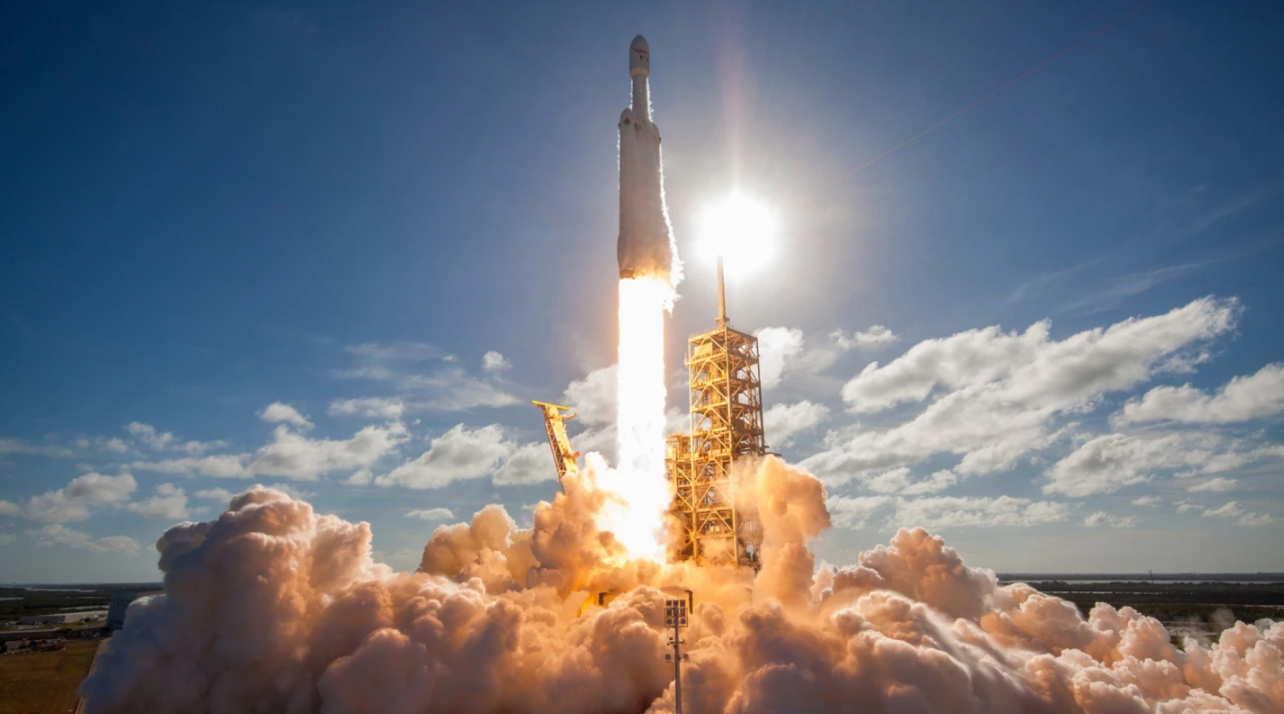 SpaceX的「獵鷹重型」火箭將執行NASA的月球尋水任務