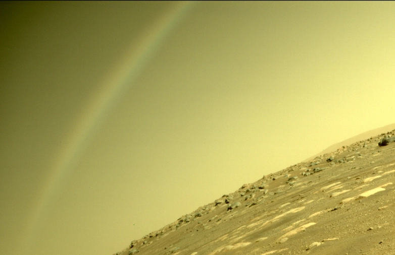 NASA的「毅力號」探測器發回了火星上的「彩虹」圖像