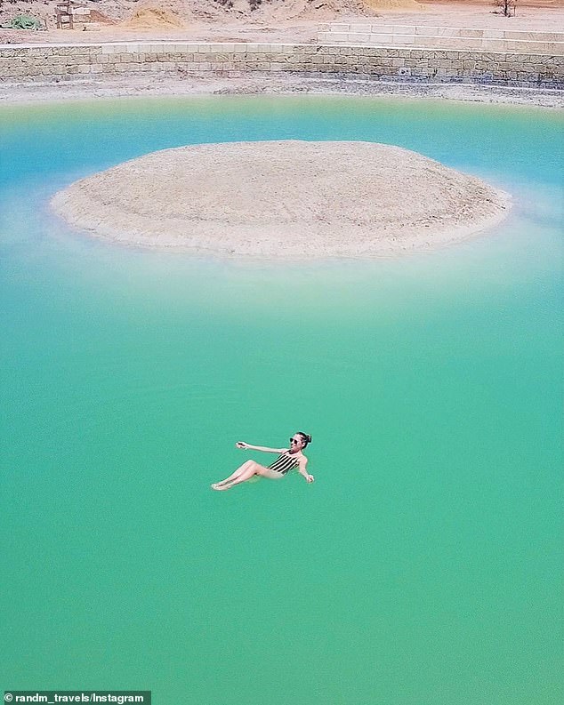 旱鴨子可以來！澳洲隱藏秘境「唯美綠松石湖泊」　怎麼遊都沈不下去