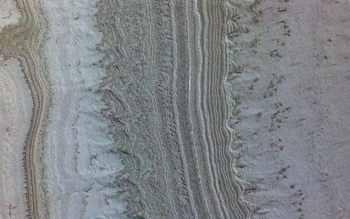 科學家稱隱藏的火星「湖泊」實際上可能是冰凍粘土