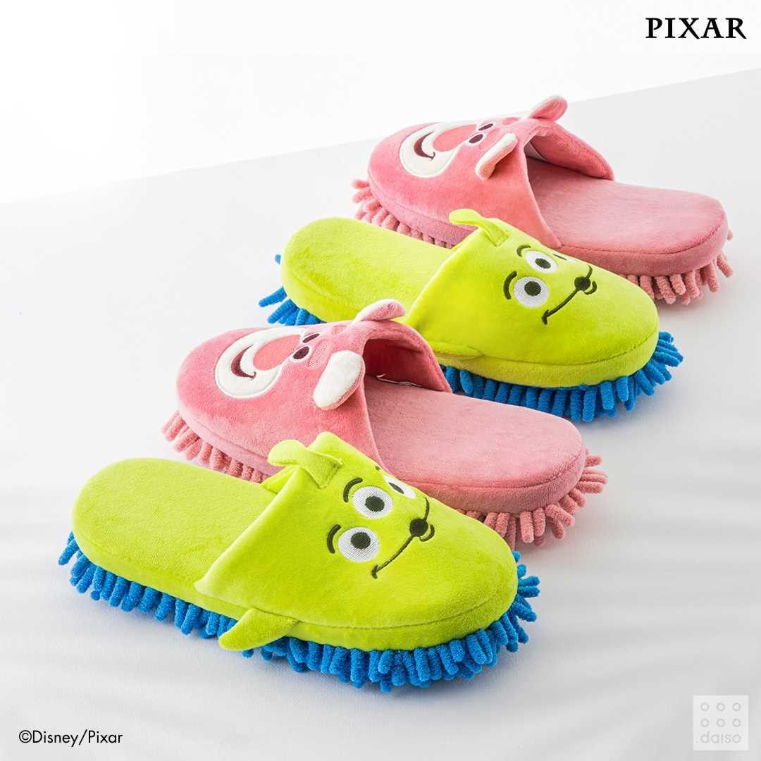 【韓國】懶人掃地法寶！　大創聯名推出「迪士尼掃地拖鞋」　穿上超萌角色「邊走邊拖」實用小物超欠買！