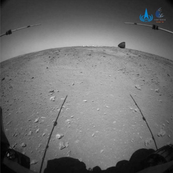 中國火星照上新 「祝融號」近距離「看」降落傘與背罩