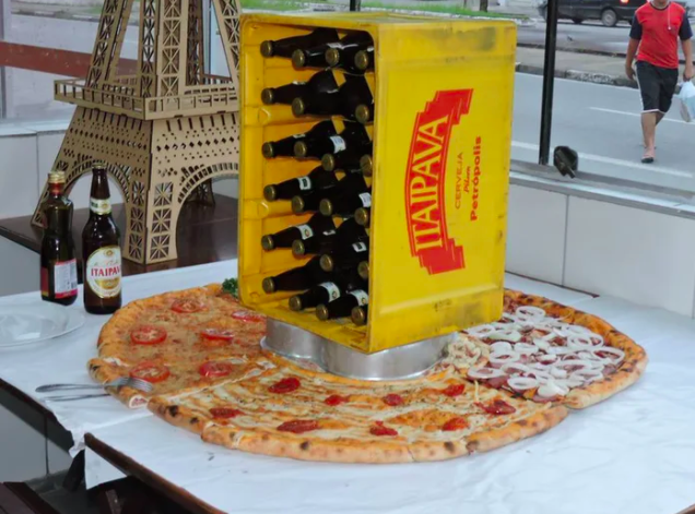 把義大利人搞瘋！　巴西披薩「超鬧搭配」掀熱議：輪胎到底怎麼吃？