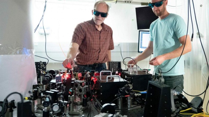 研究人員創造了一種可以感知暗物質的量子晶體