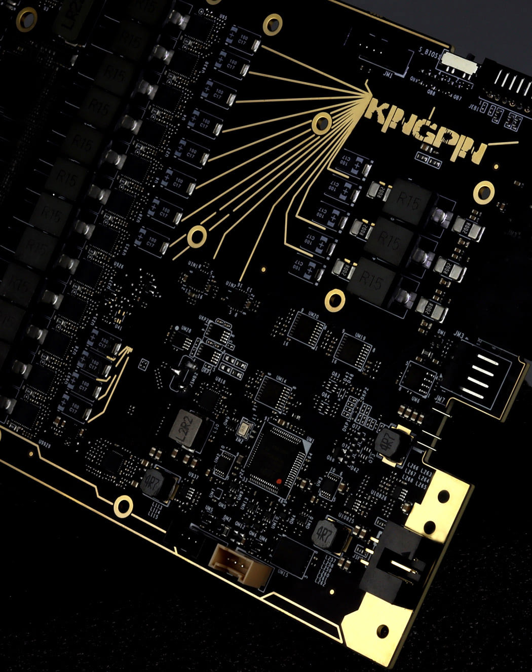 EVGA RTX 3090 Ti KINGPIN照片曝光，推測配備PCI-E 5.0 16針供電接口