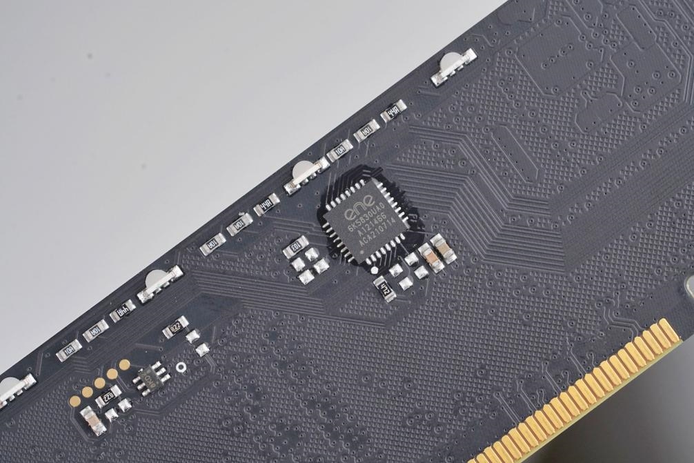 獨特積木外觀 影馳GAMER RGB DDR5-5600 8Gx2記憶體圖賞