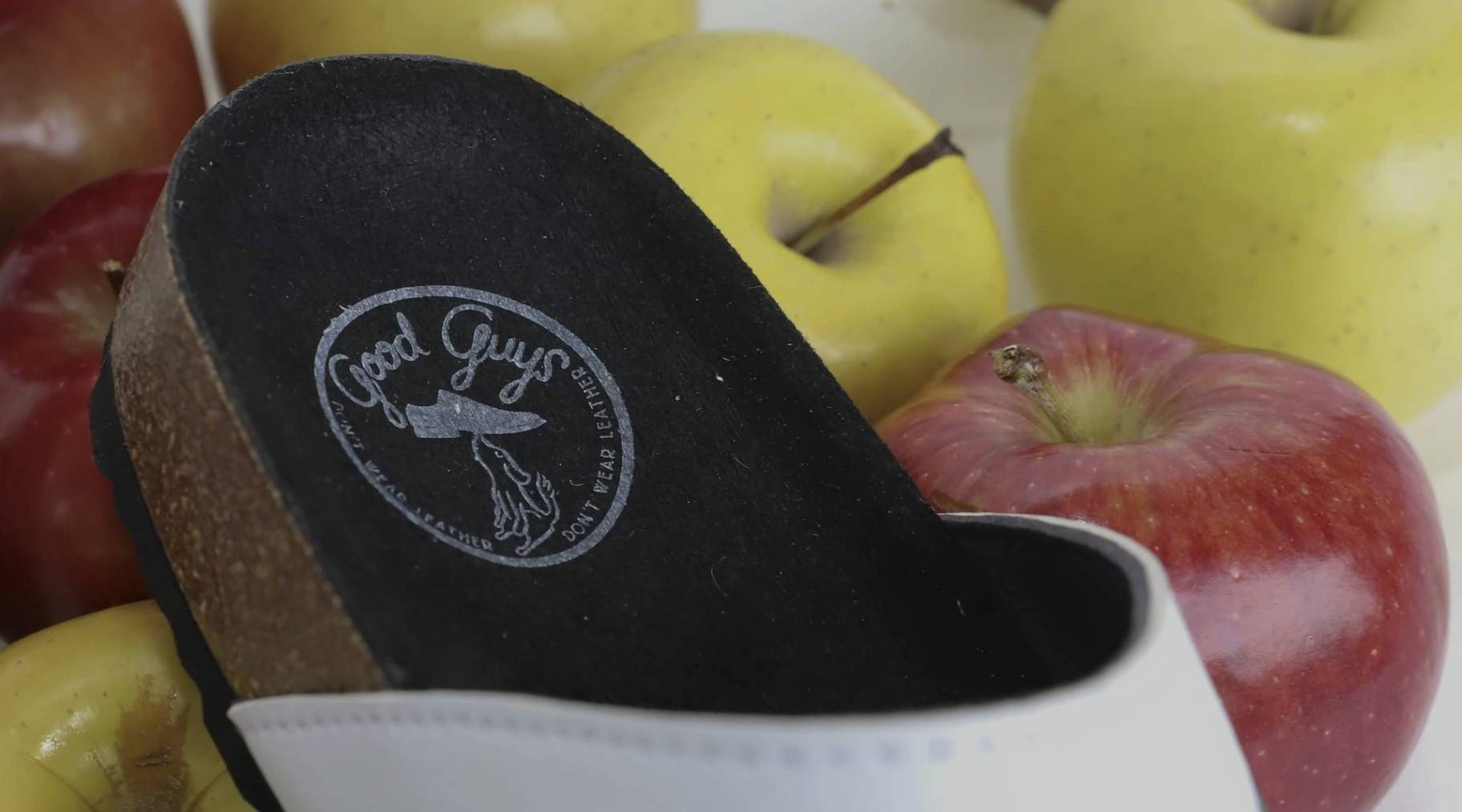蘋果皮革來了！渣渣也能做成鞋和包