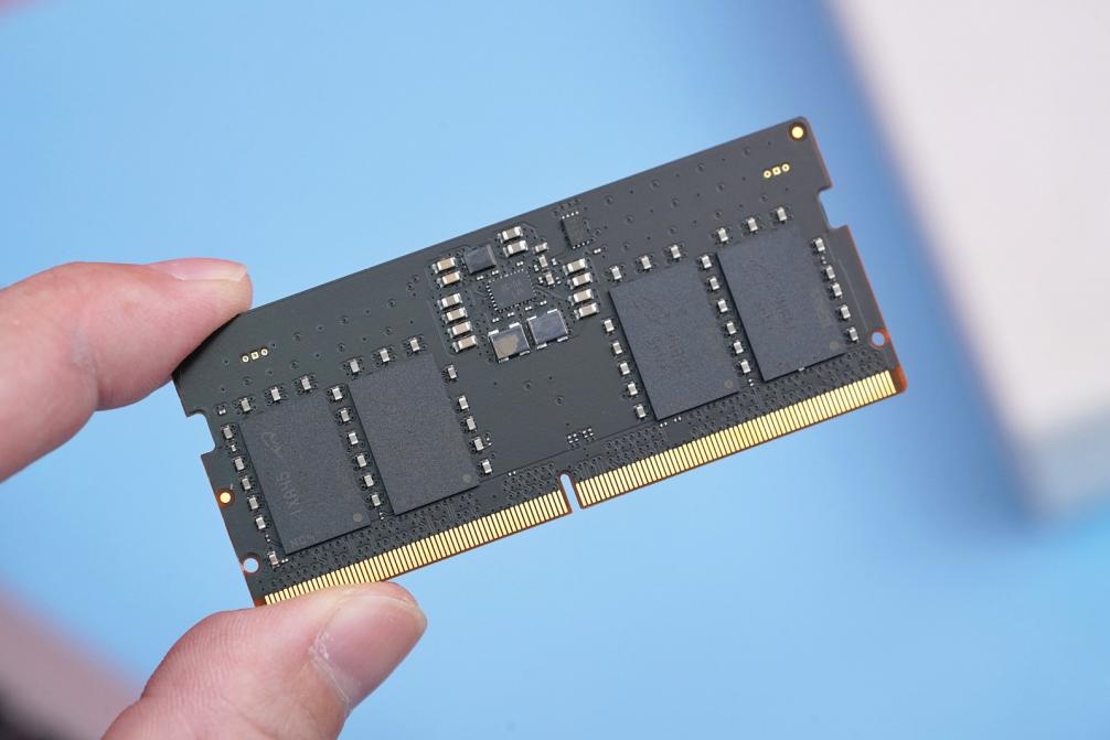 比DDR4快50% 英睿達DDR5-4800 8GB筆記本記憶體圖賞