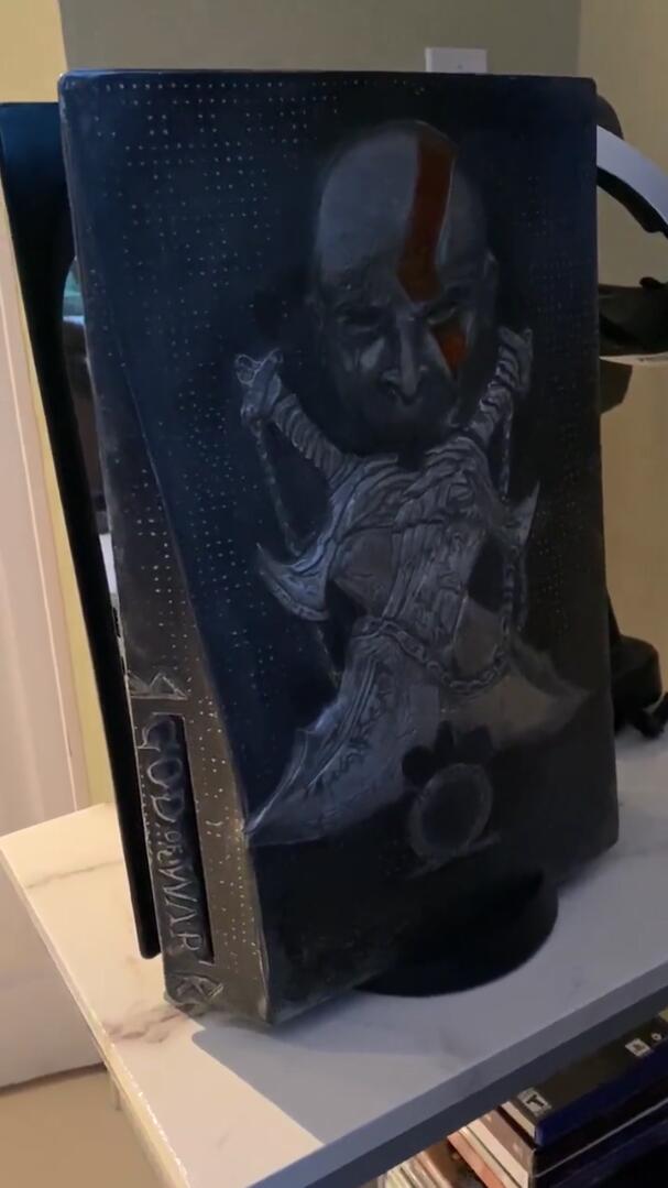 粉絲自製《戰神4》主題PS5浮雕外殼：獻給戰神總監
