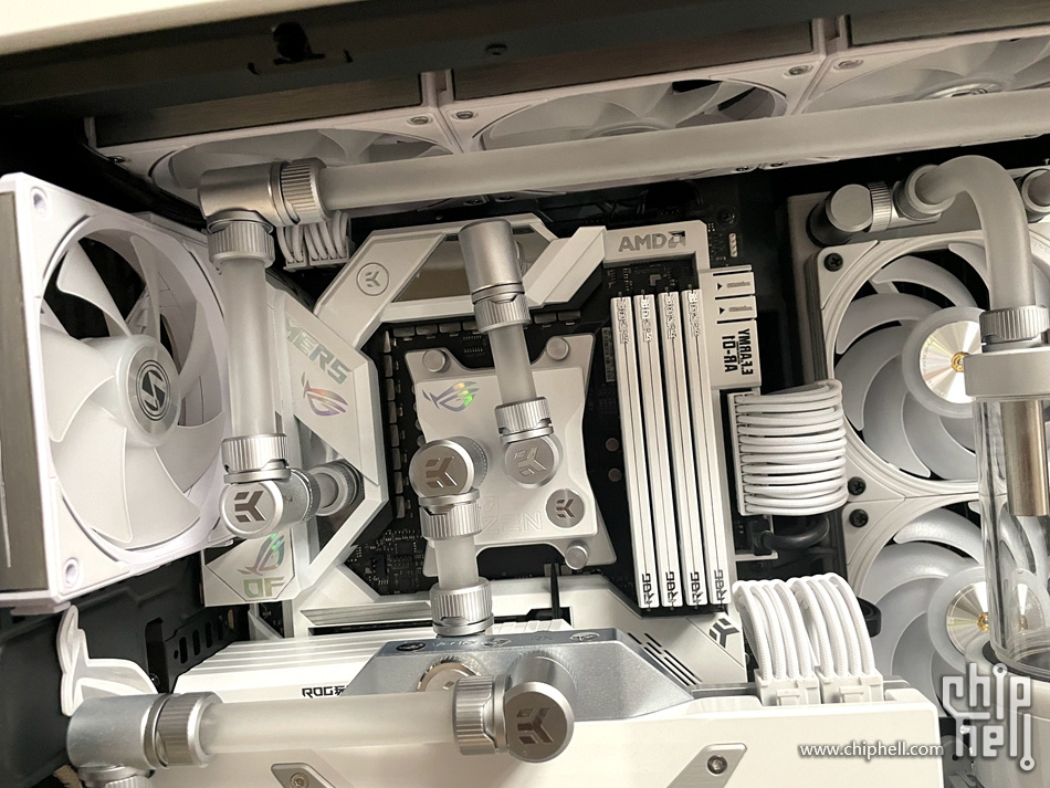 【另類海景房】 HYTE Y60機箱 AMD全家桶 分體水冷裝機展示。。