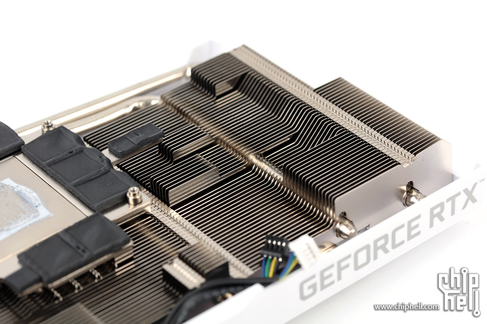 Zotac Gaming GeForce RTX 3060 Ti AMP White Edition GOC 評測