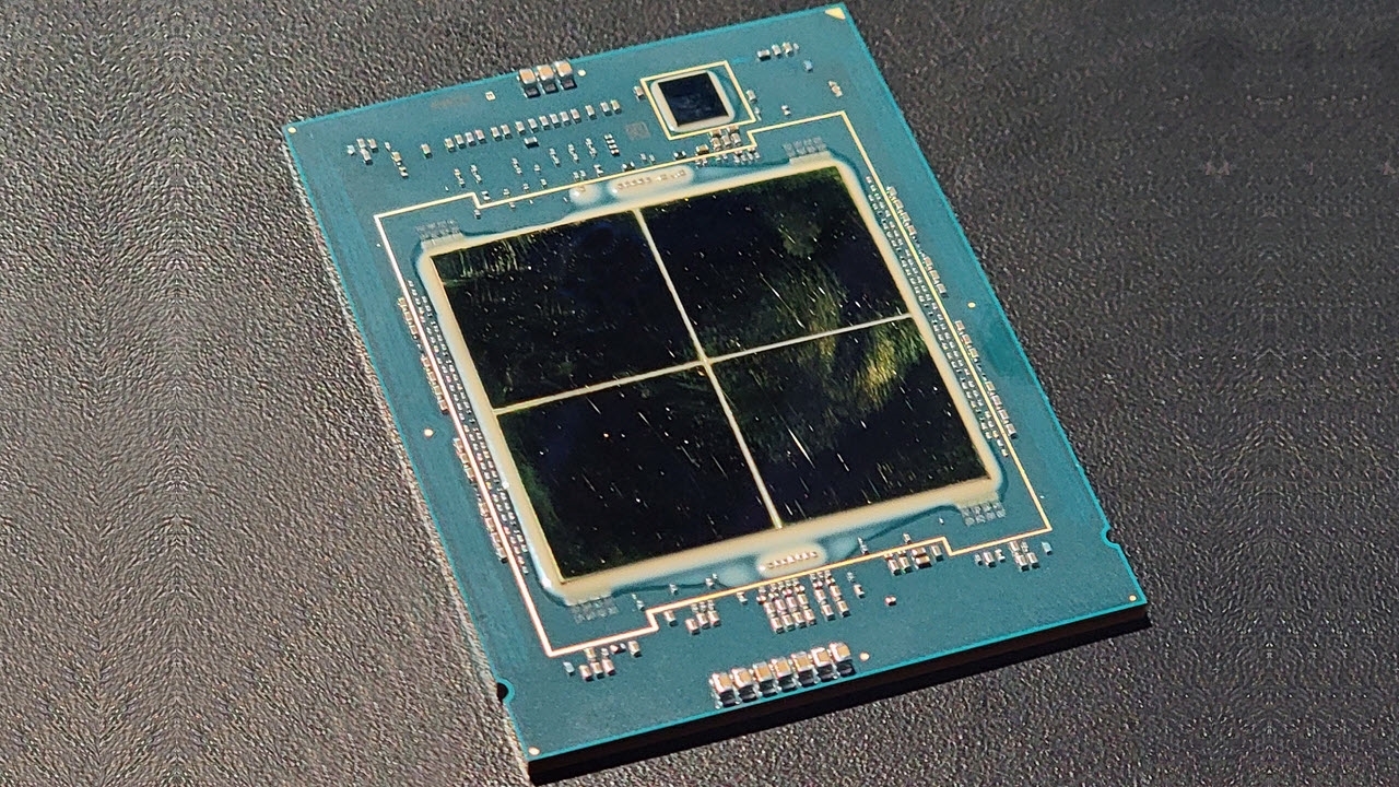 Intel首秀第五代至強CPU：60+核心？性能極高