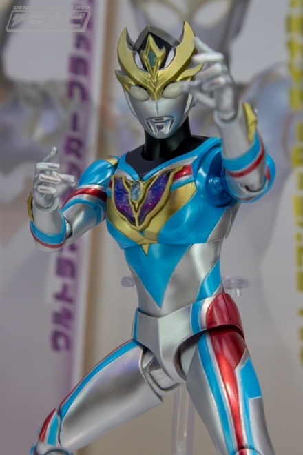 BANDAI  參考出品 S.H.F 德凱奧特曼 強勁型 Ultraman Decker Dynamic Type 展示